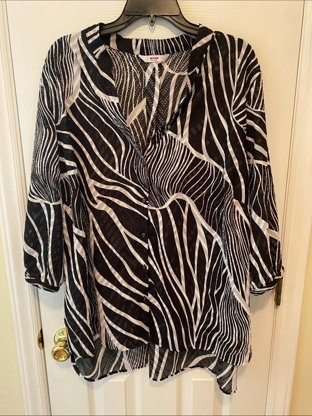 Alia Animal Print Blouse in Black & White Like New Size 3X